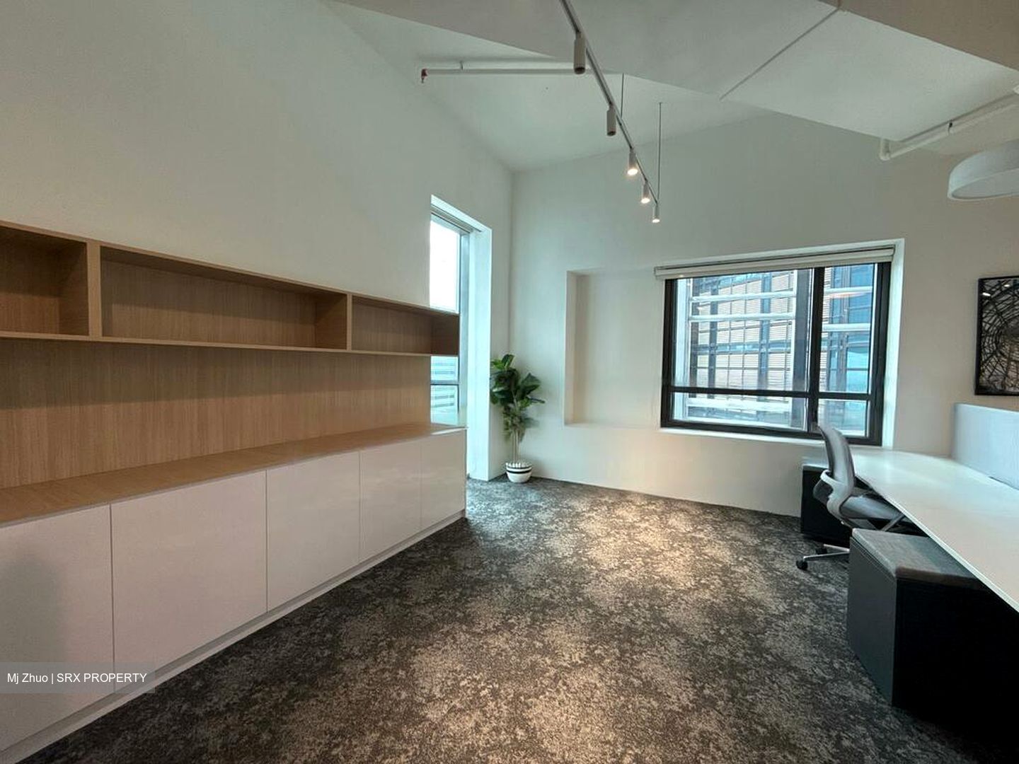 Tung Centre (D1), Office #454709721